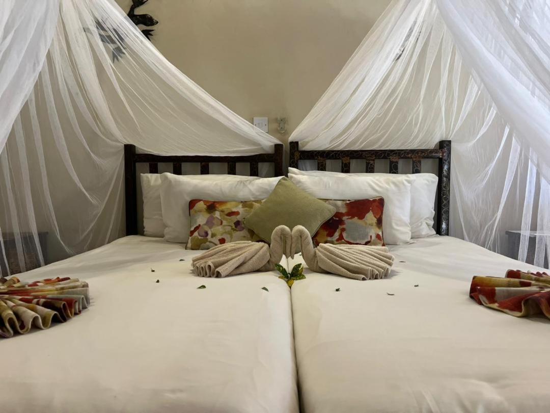 Thebe River Safaris Kasane Buitenkant foto