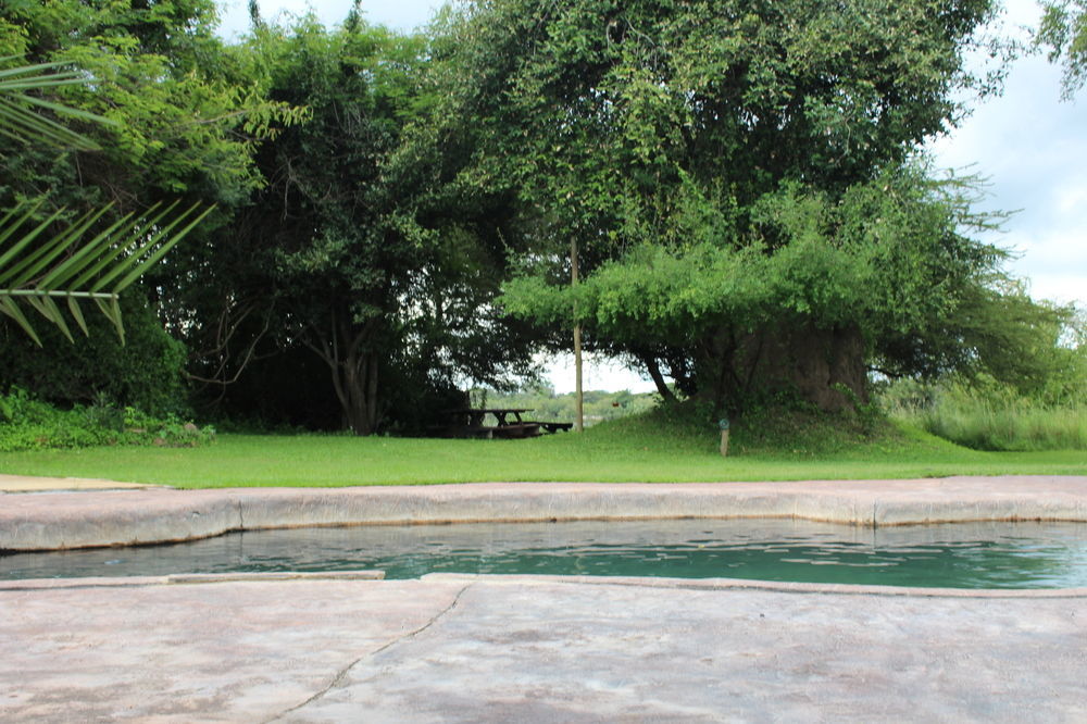 Thebe River Safaris Kasane Buitenkant foto
